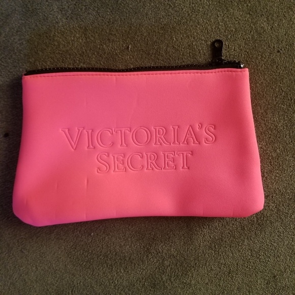 Victoria Secret - Picture 2 of 5